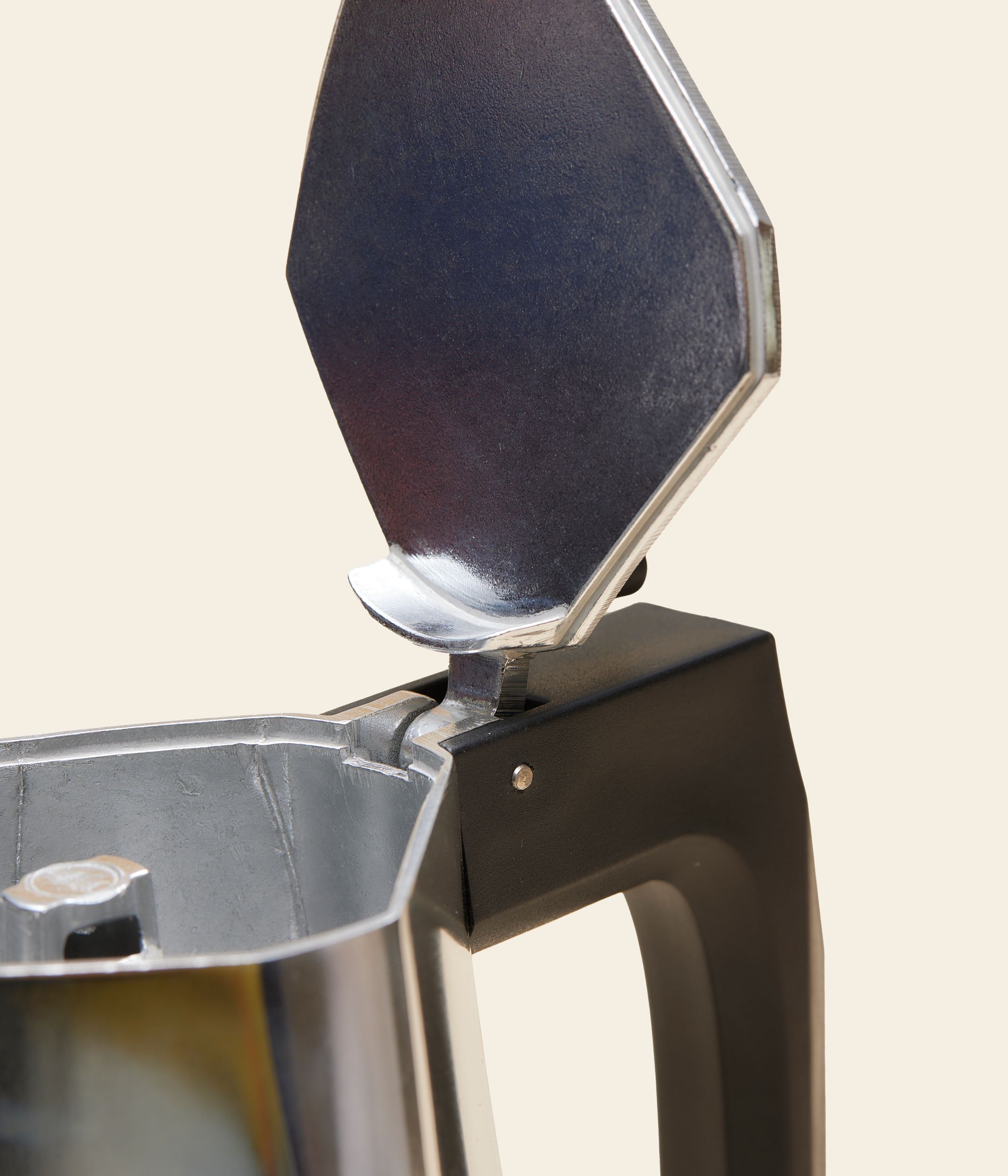 Alessi_moka_pot_MERCHERY_25_JULY_12646_1_715f8373f6.jpg