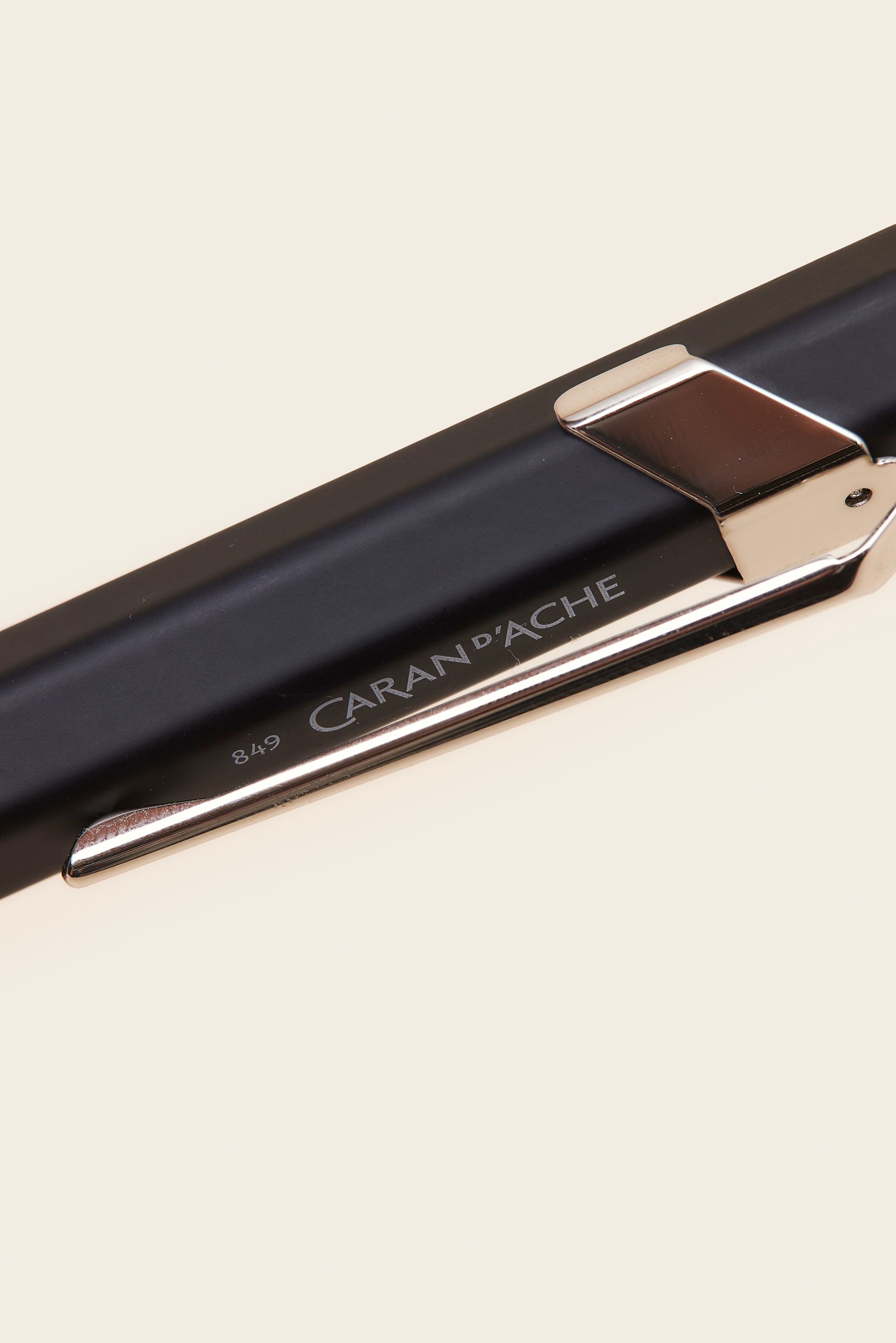 Caran_d_Ache_fountain_pen_Details_MERCHERY_MAY_2431790_copie_1_835d786511.jpg