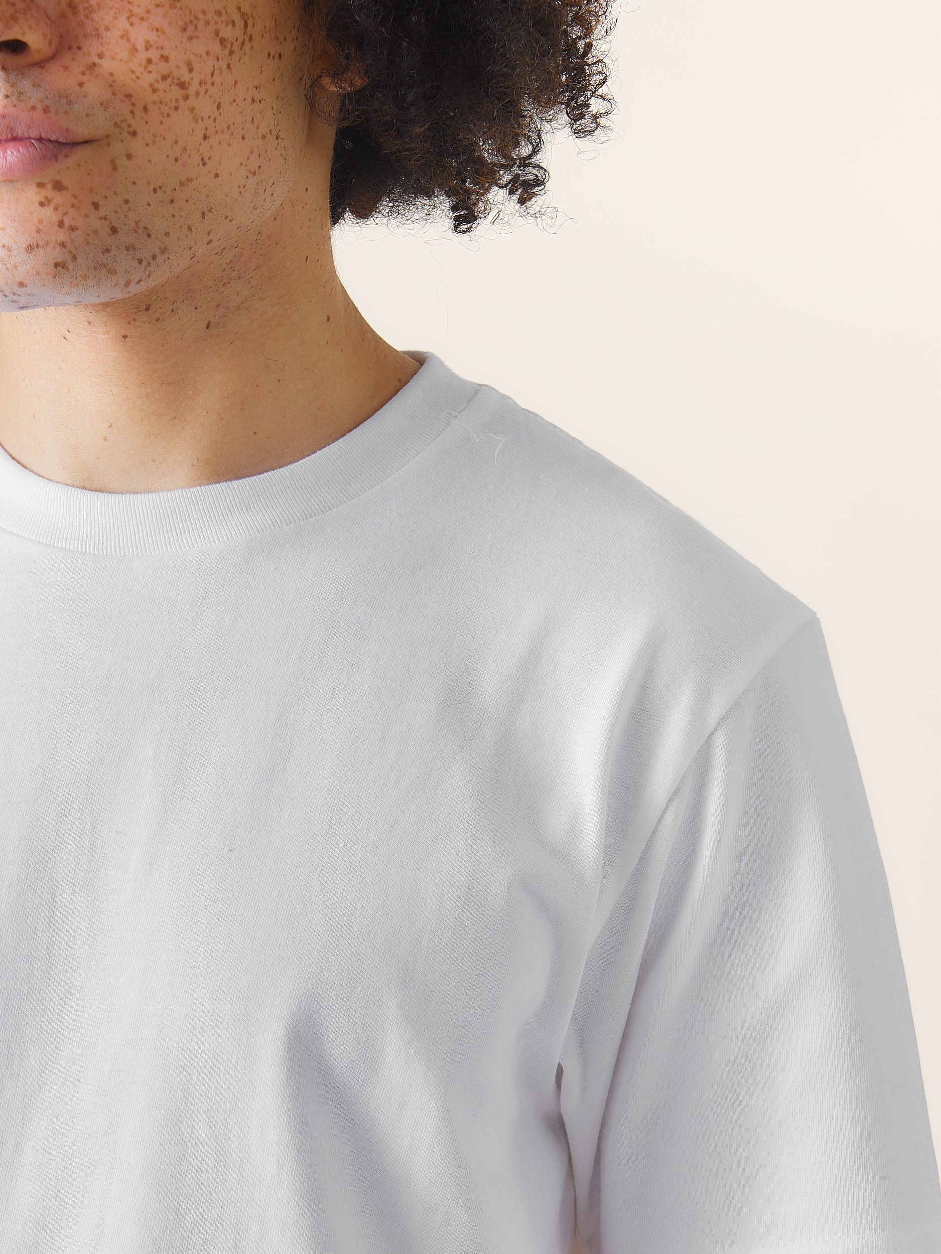 Gildan_heavy_USA_T_shirt_MERCHERY_2025_JANUARY_4978_White_1_84bbc6c582.jpg