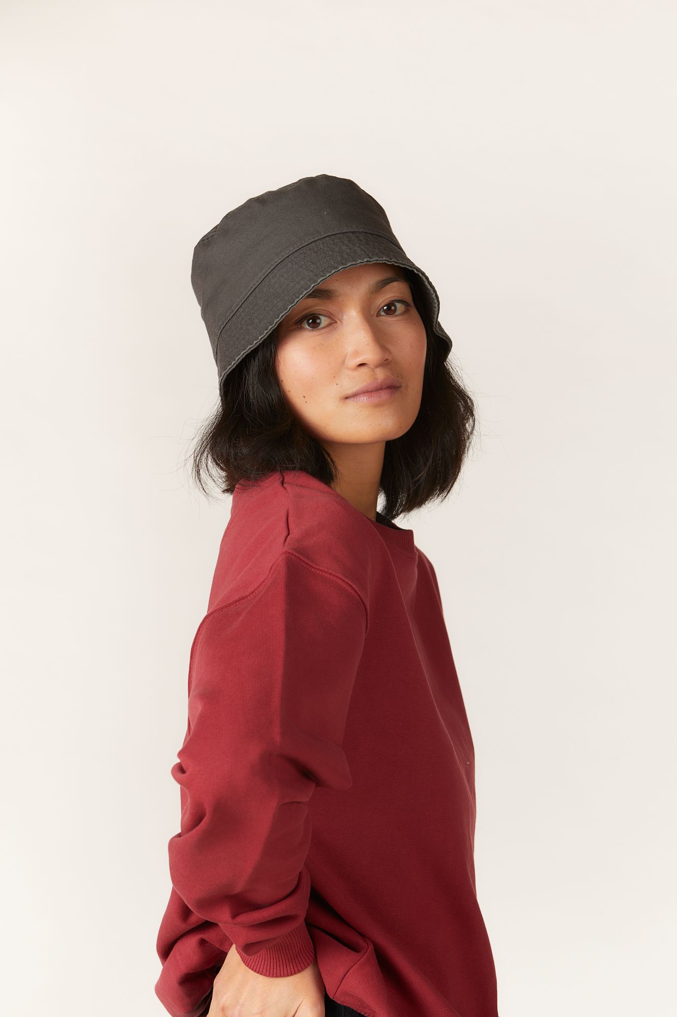 MERCHERY_Bucket hat_charcoal_front_1.jpg