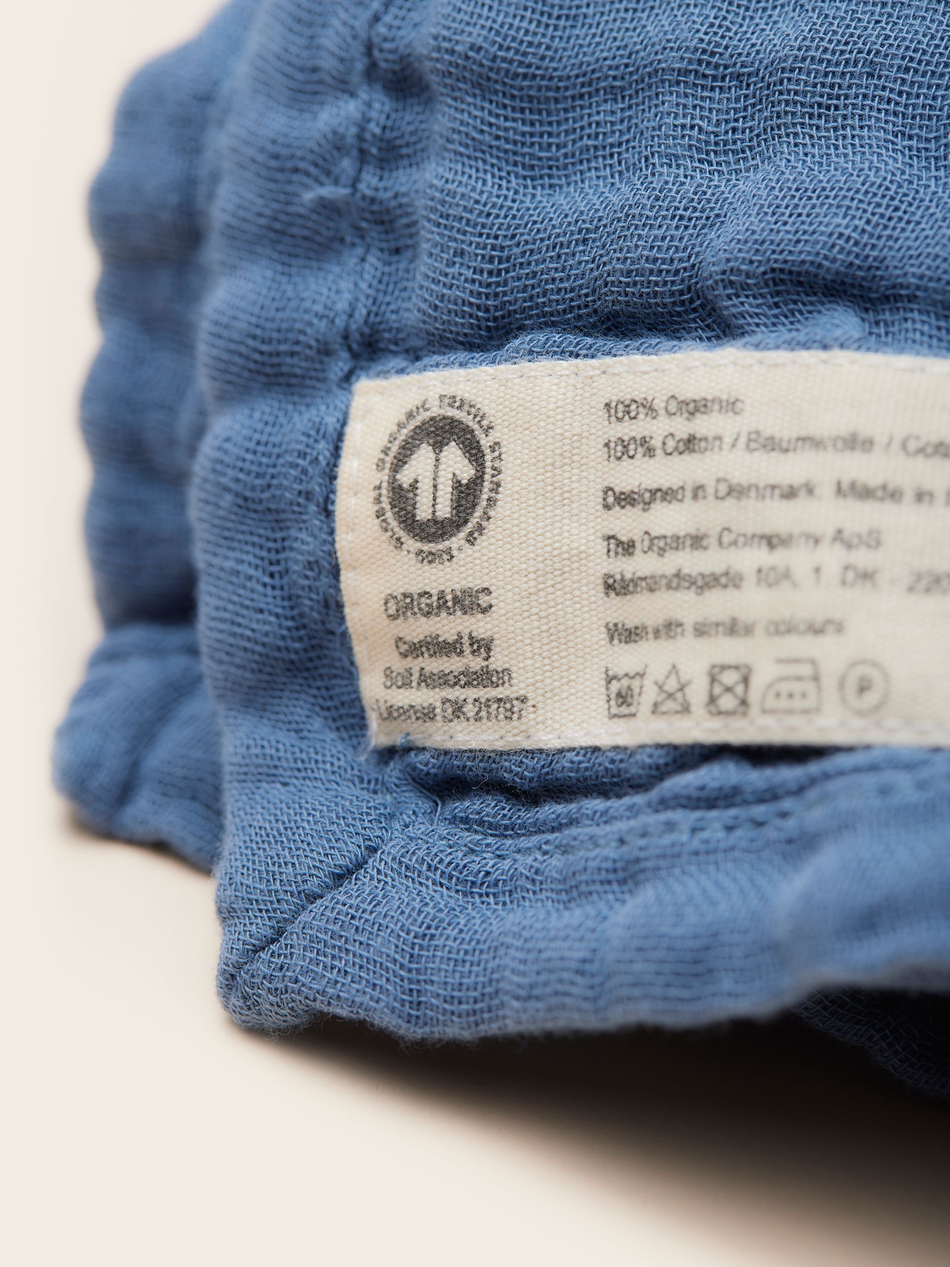 MERCHERY_Fine towel_grey blue_closeup_1.jpg