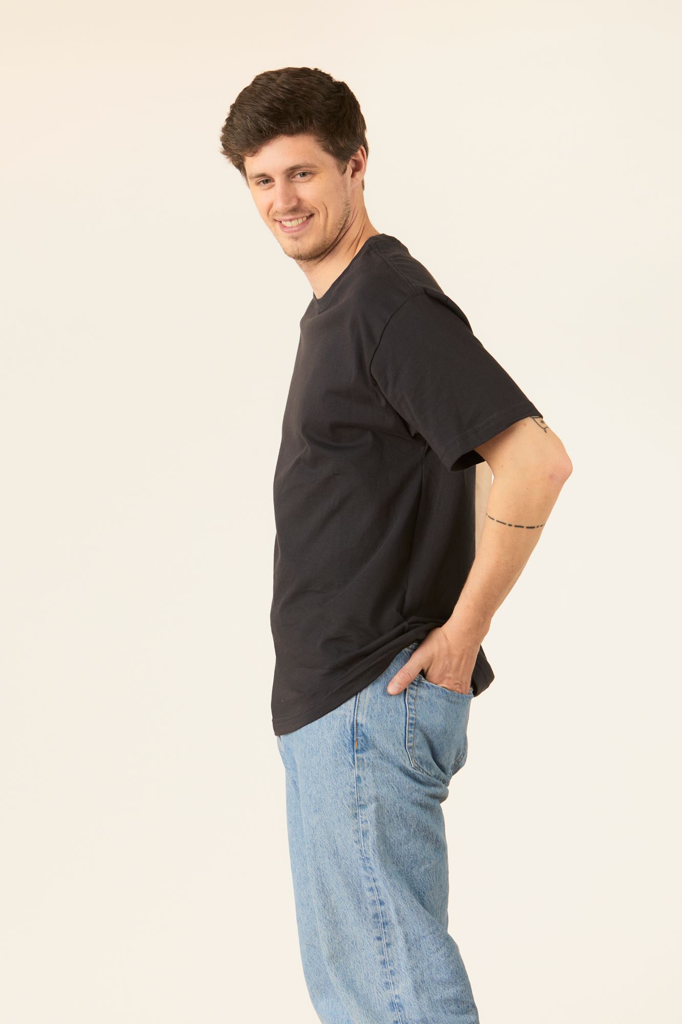 MERCHERY_MAY-Oversize t-shirt_dark grey_men_side_1.jpg