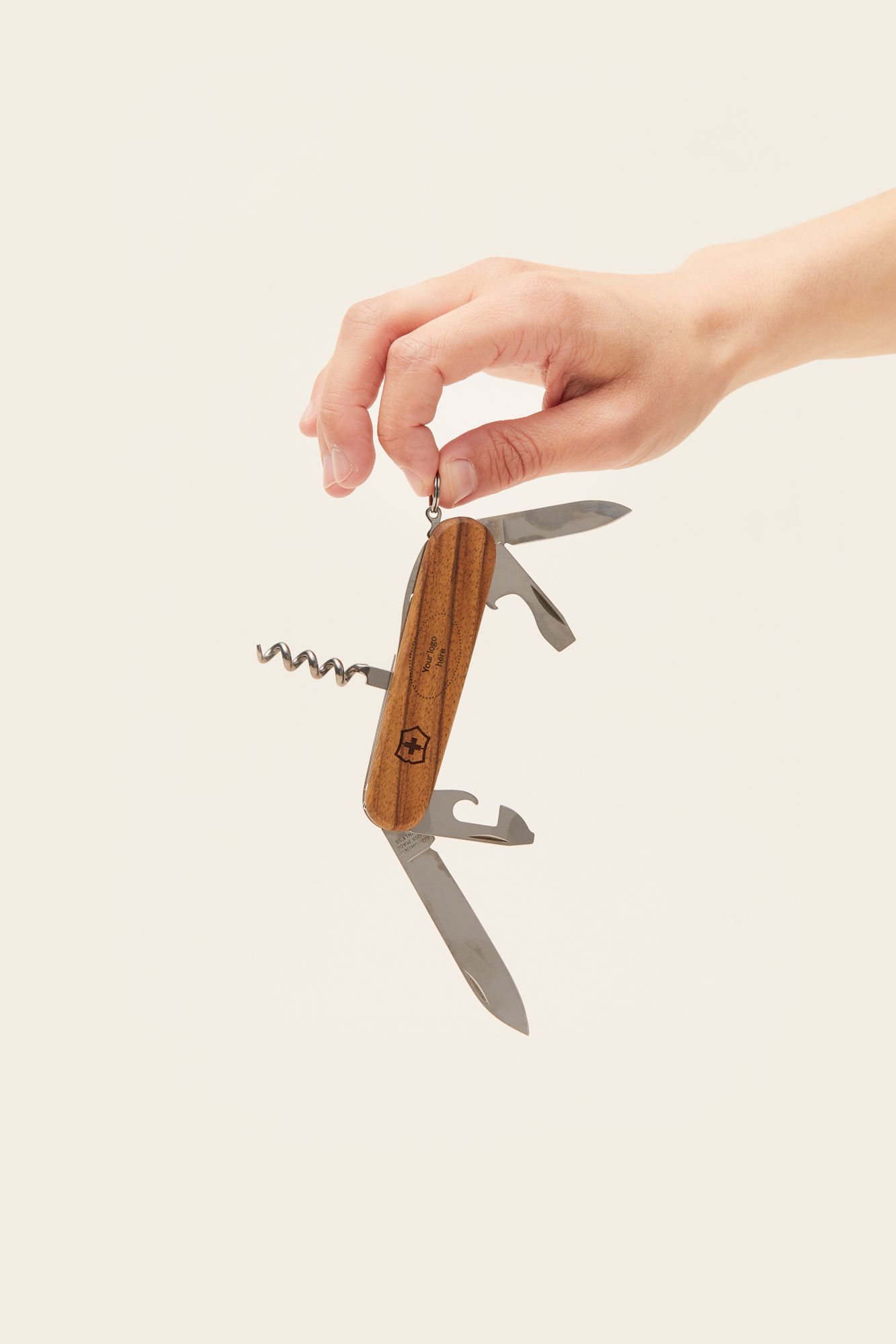 MERCHERY_Wood_pocket_knife_red_handing_1_bc8cf82fe2.jpg