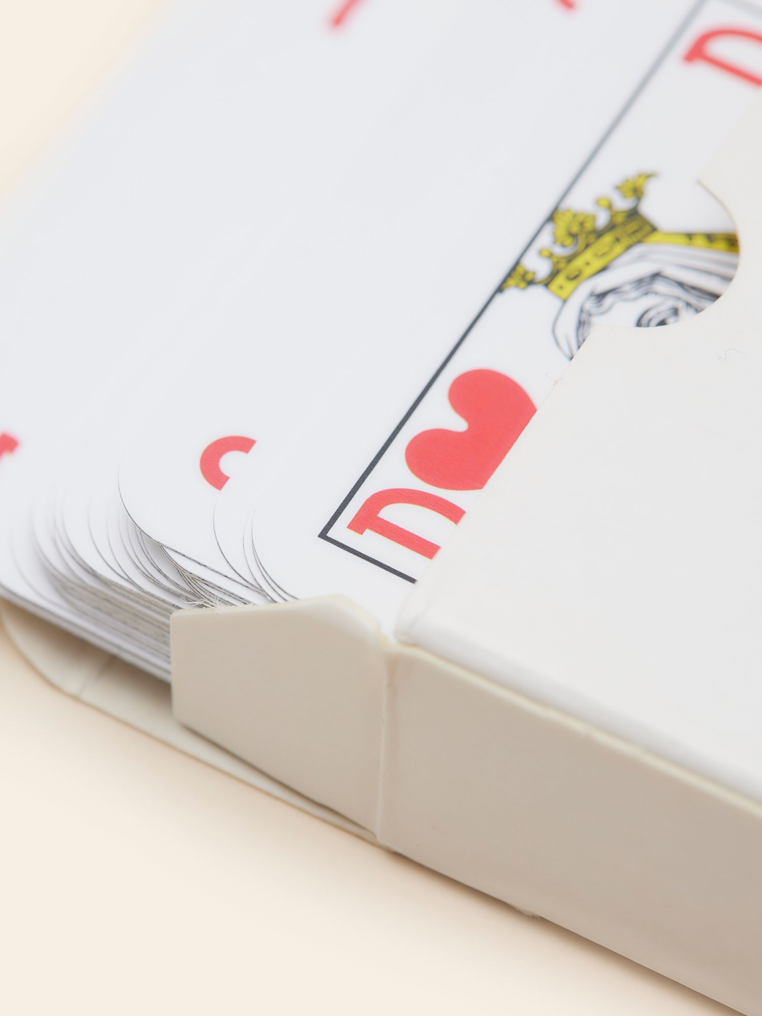 Playing_cards_Details_MERCHERY_DEC_234623_1_625bf04f48.jpg
