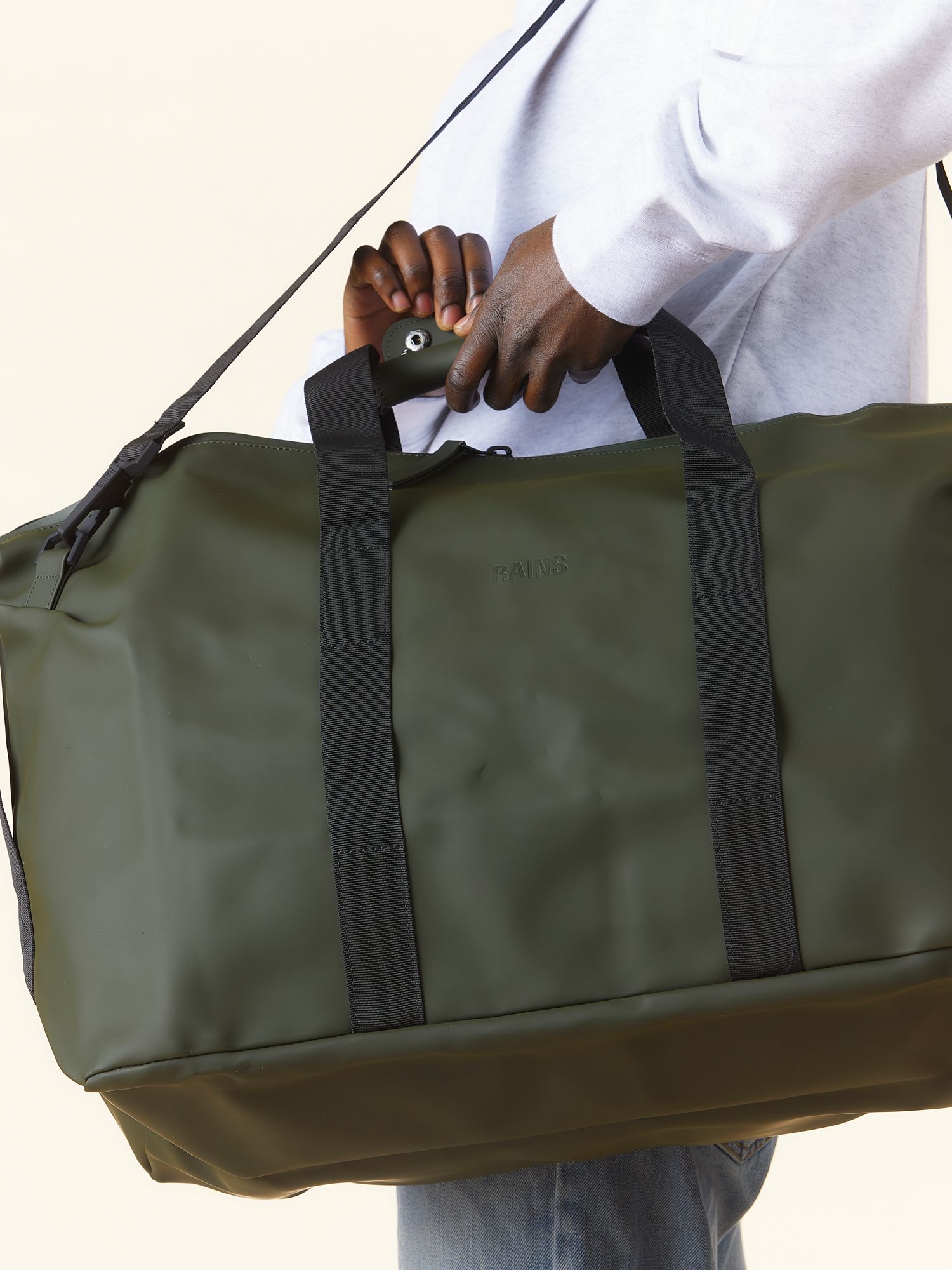 Rains_weekend_bag_green_MERCHERY_DEC_232825_1_6368639e4a.jpg