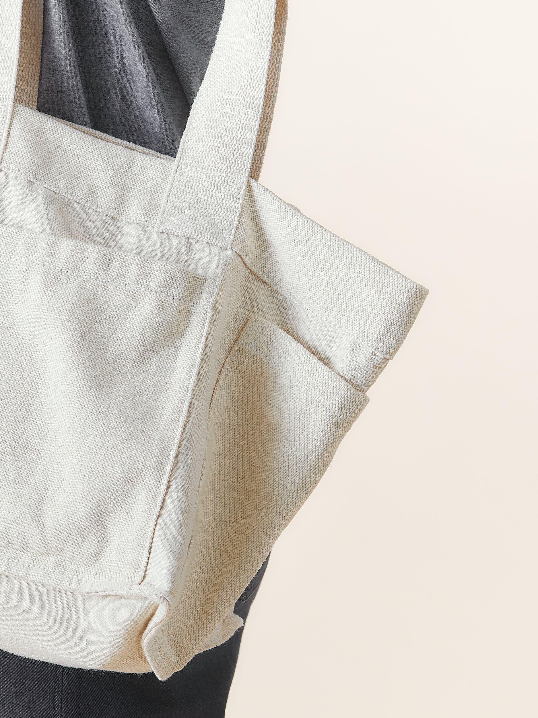 Reversible_pocket_tote_MERCHERY_2025_JANUARY_4904_Natural_1_01f452ba73.jpg