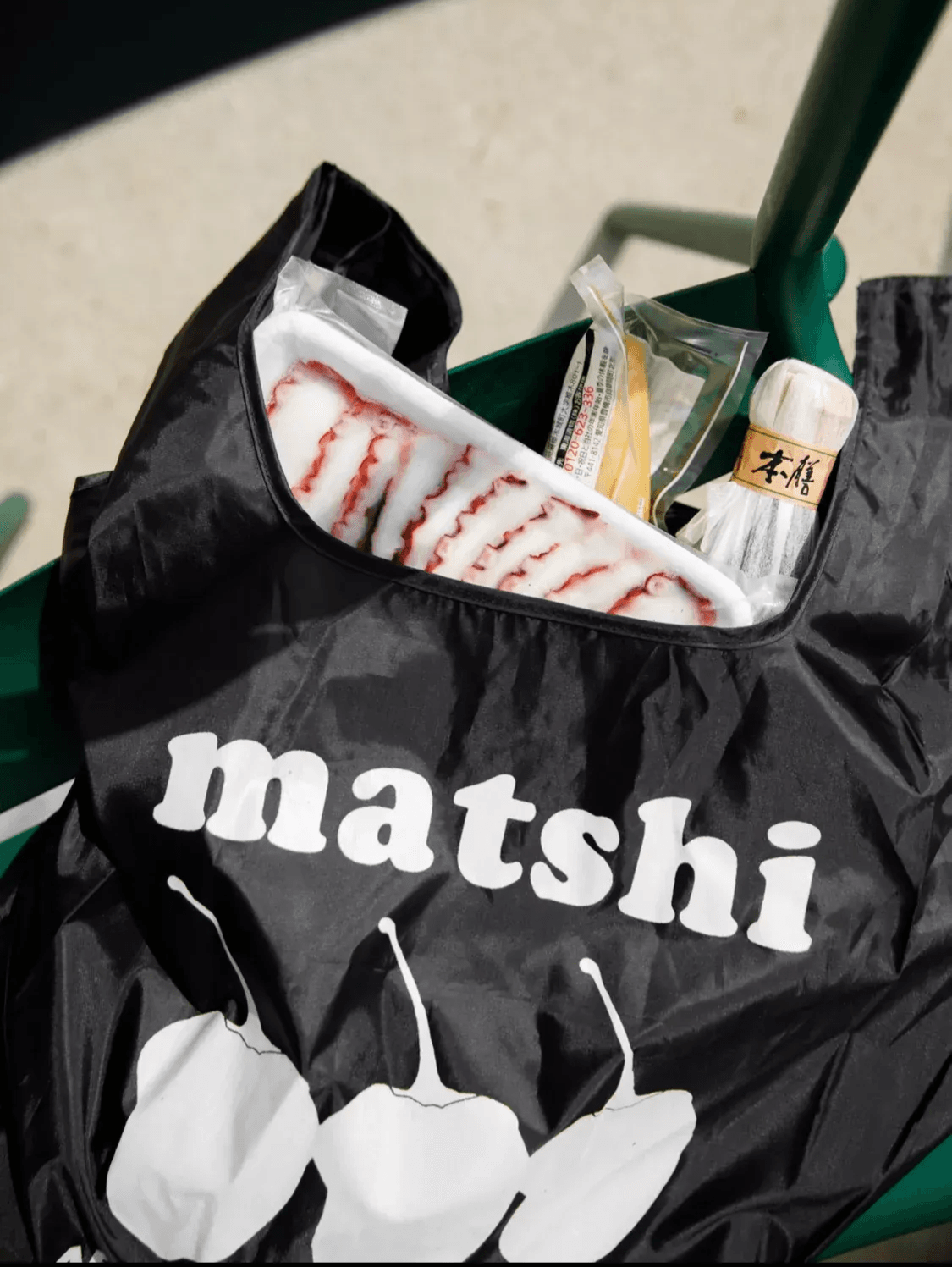 r_pet_tote_Matshi_Merchery_1_webp_2837f78b62.png