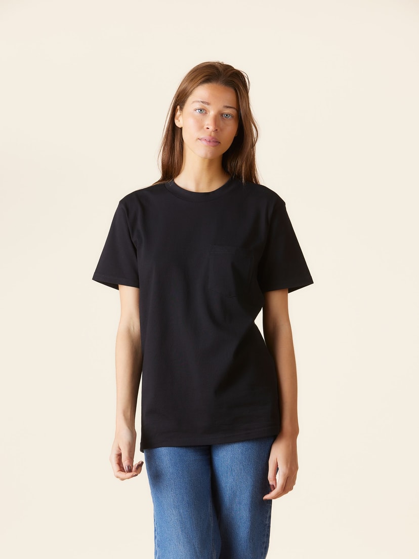 MERCHERY_APRIL23_8995_AS Colour pocket tee_black_Women_1.jpg
