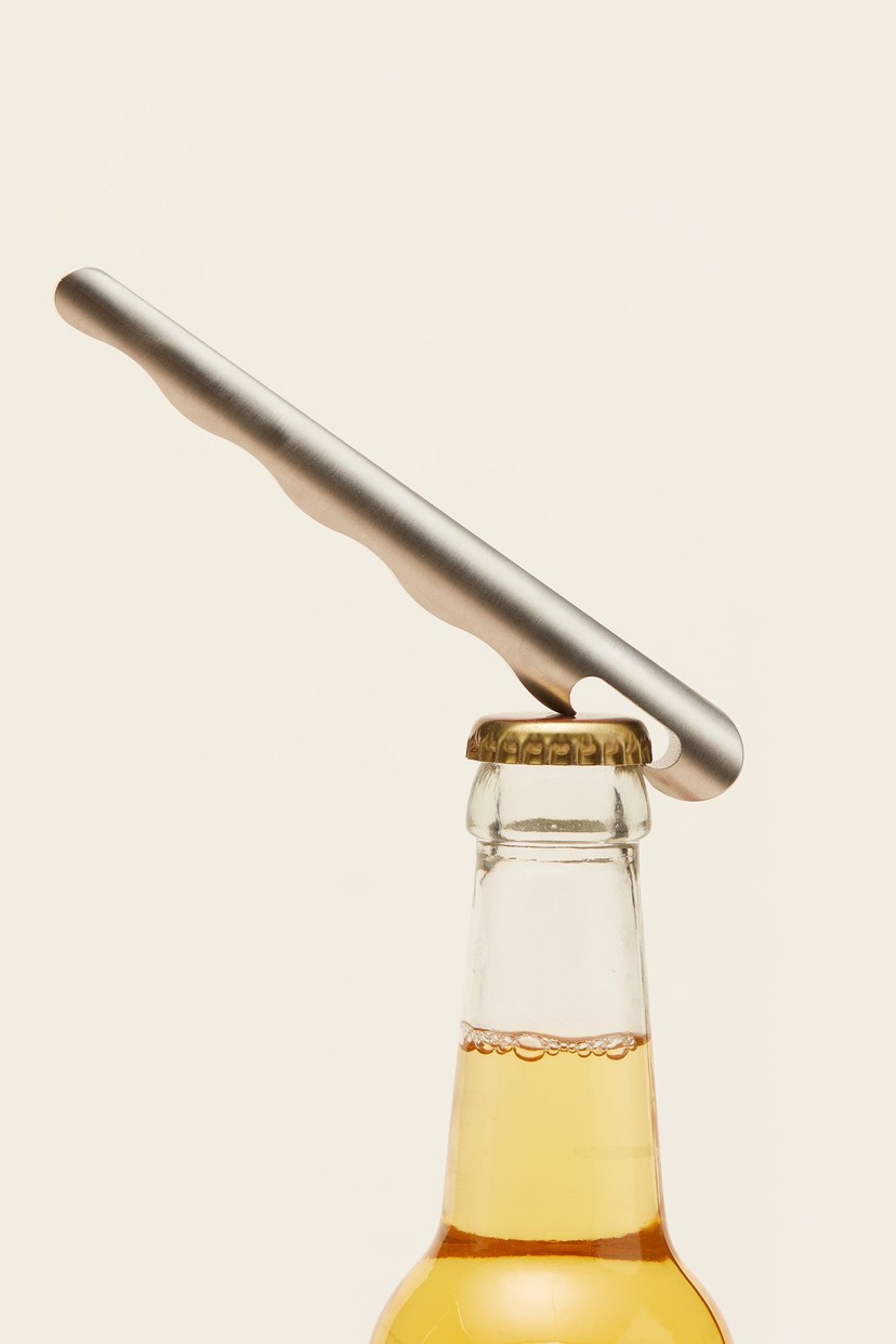 MERCHERY_MAY-2022_Wavy bottle opener_silver_in situation.jpg