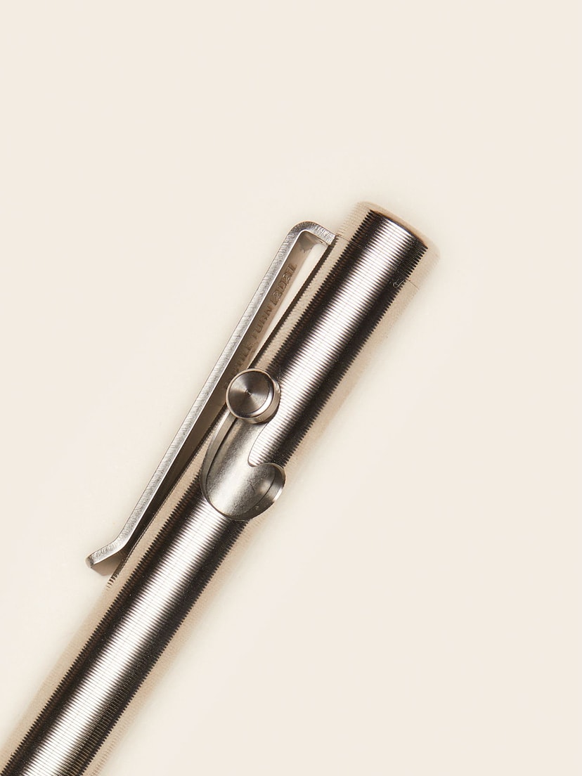 Bolt action pen